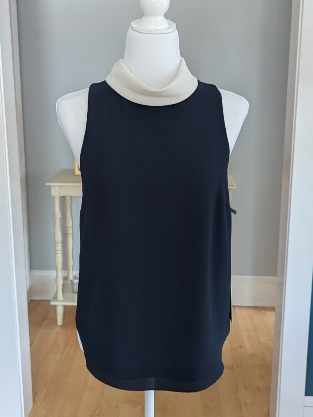 NWT Iris Setlakwe Mock Neck Sleeveless Blouse Size 2 Navy Cream - Picture 2 of 13
